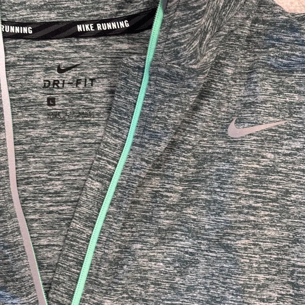 Nike Fitted Long Sleeve - Picture 2 of 2